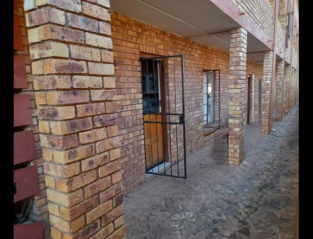 2 BEDROOM APARTMENT FOR SALE IN LOTUS GARDENS